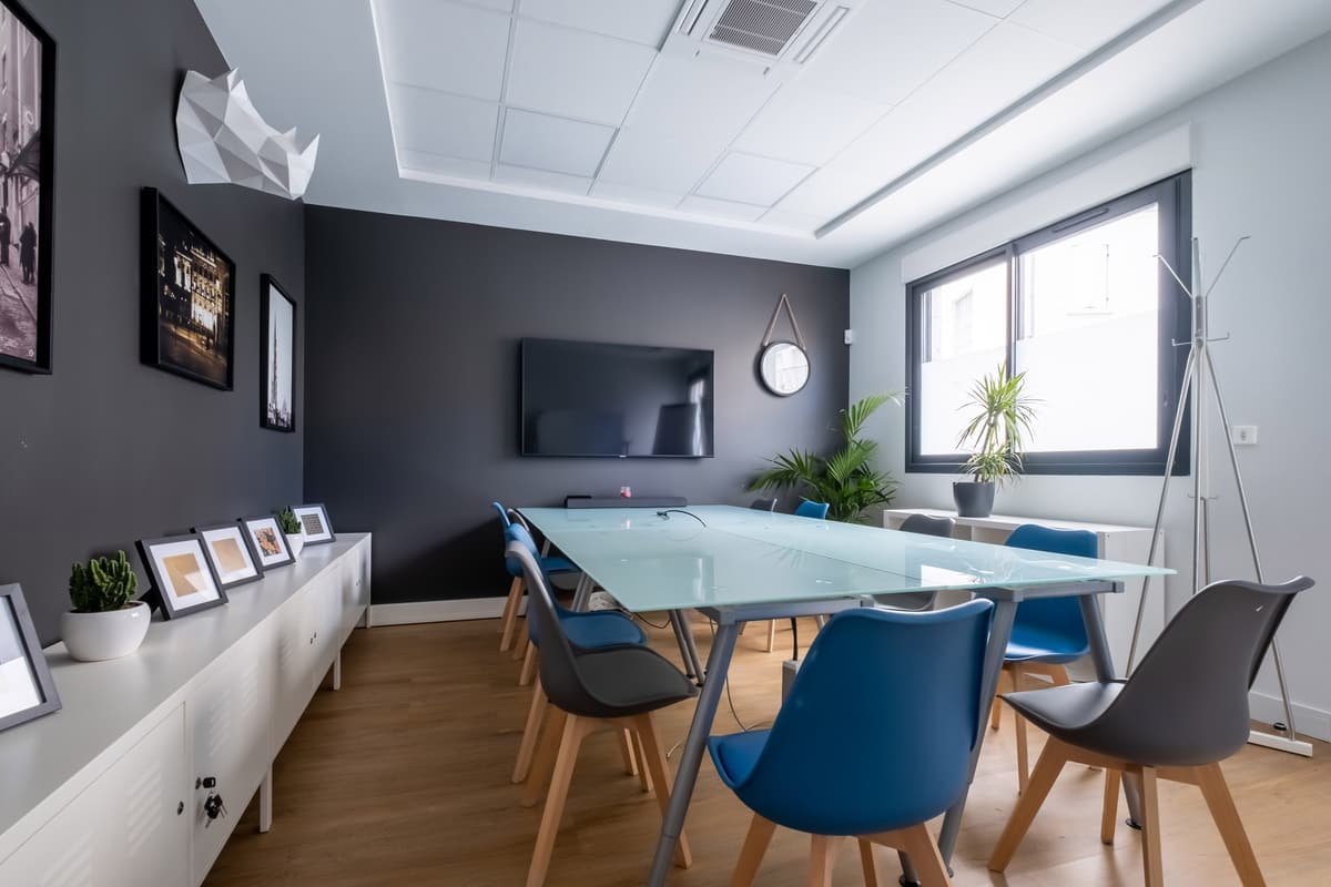 La salle de réunion équipée de BigFive Coworking à Bordeaux Chartrons